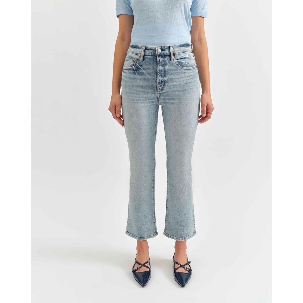 Daze $98 Shy Girl Crop Flare Jeans Hug Denim PDA Womens Size 31 NEW